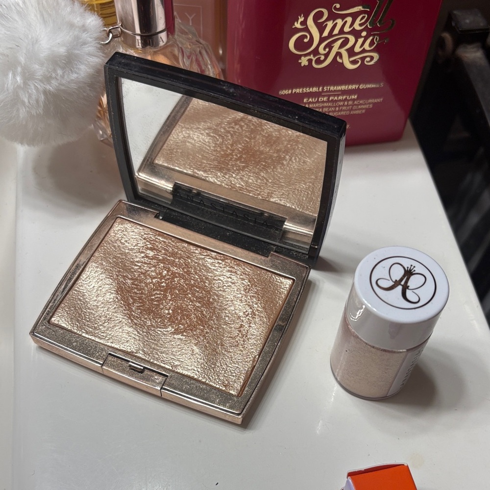 Anastasia Beverly Hills Amrezy Highlighter- LIMITED EDITION!